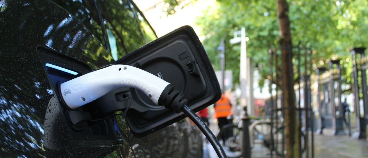 On-Road Charging Solutions for Electric Vehicles Image