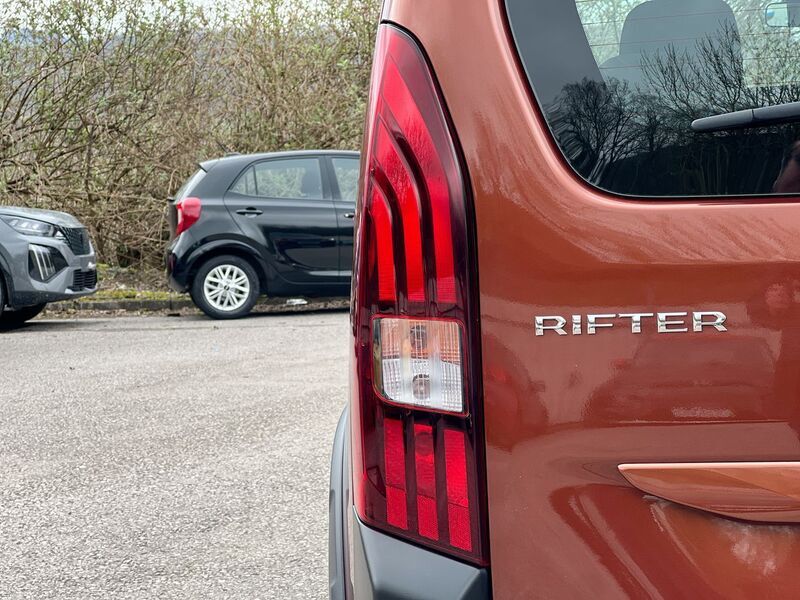 More views of Peugeot Rifter